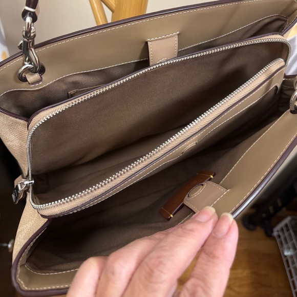 Savannah Carryall Bag In Signature Canvas - USED ONCE! - Picture 9 of 11